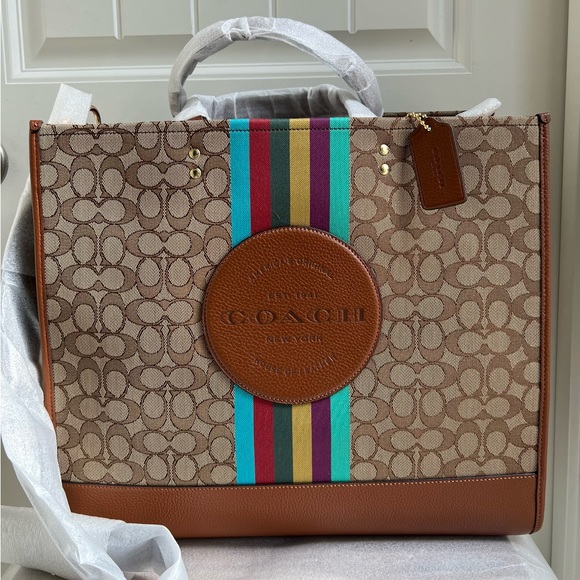 NWT Coach Dempsey Tote 40 In Signature - Picture 2 of 14